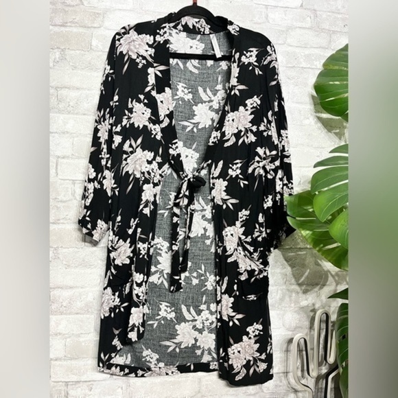 3/$30 _ SPIRITUAL GANGSTER | Floral Maya Kimono Black Grey one size fits most - Picture 1 of 12